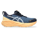 ASICS Novablast 5 Lite Show Orange Glow (W) – widok z boku