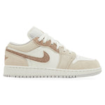 Jordan 1 Low SE Legend Light Brown (GS) – widok z boku