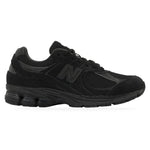 New Balance 2002R Triple Black Suede – widok z boku
