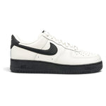 Nike Air Force 1 Low 07 Light Bone Black – widok z boku