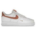 Nike Air Force 1 Low 07 Rust Pink (W) – widok z boku