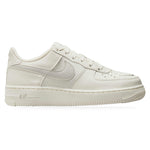 Nike Air Force 1 Low Sail Light Bone (GS) – widok z boku