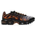 Nike Air Max Plus Black Team Orange (GS) – widok z boku