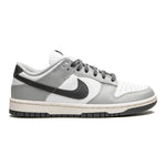 Damskie buty Nike Dunk Low Light Smoke Grey (W) o kodzie SKU DD1503-117 w jasnosarej kolorystyce. Klasyczne sneakersy streetwear od tunedkids.