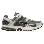 Nike Zoom Vomero 5 Iron Grey Chrome – widok z boku