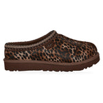 UGG Tasman Slipper Caspian Burnt Cedar – widok z boku